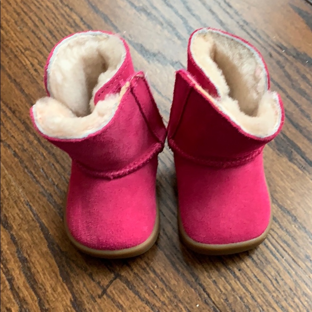 Like new baby girl uggs size 1
